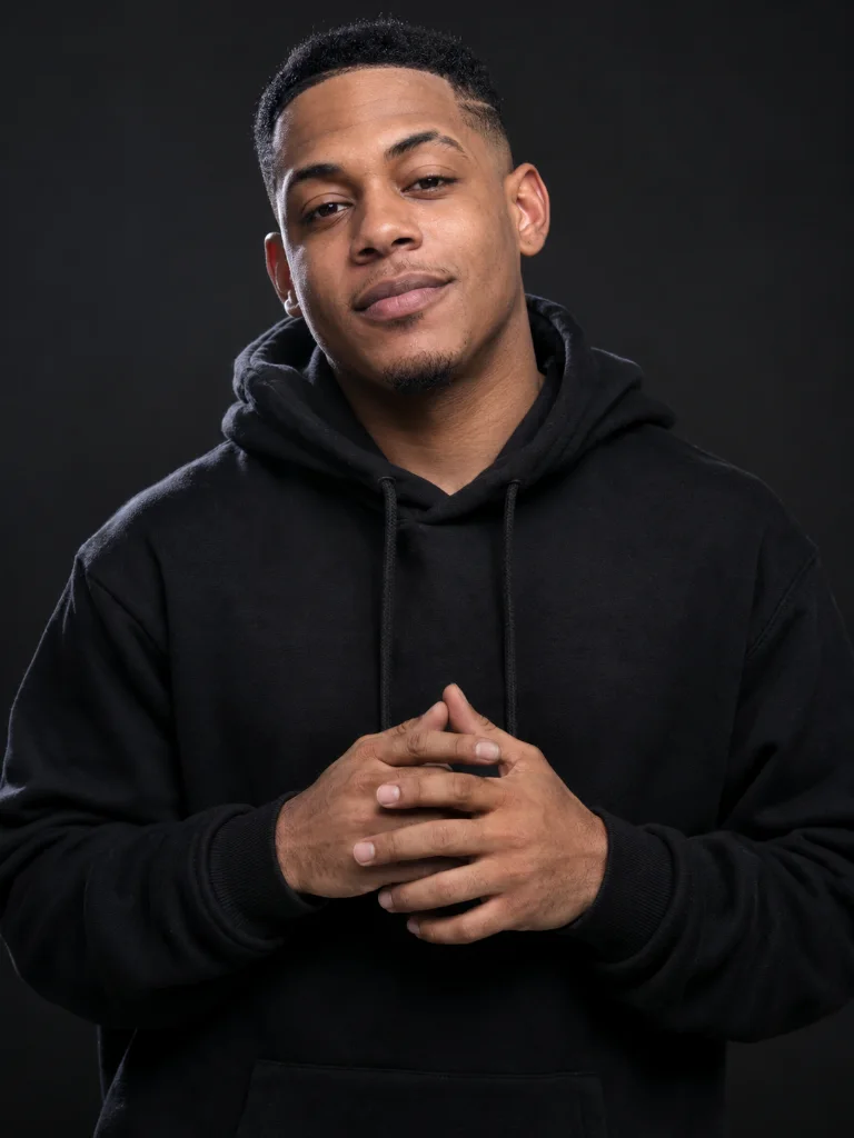 Example of a clear half-body portrait with both hands visible